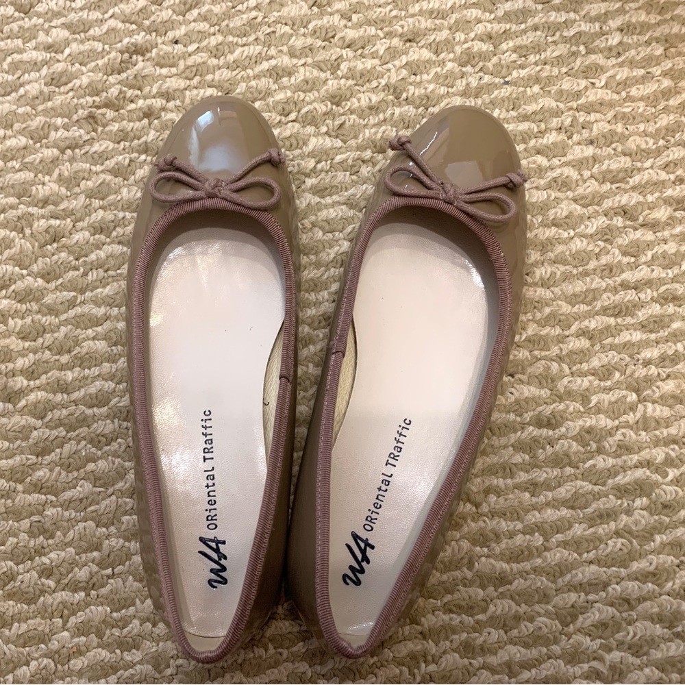 Khaki butterfly ballet flats